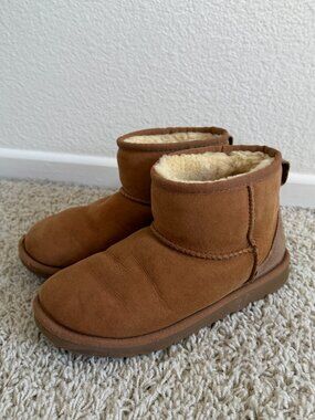 UGG Kids Classic Mini II Boots Chestnut Size 3